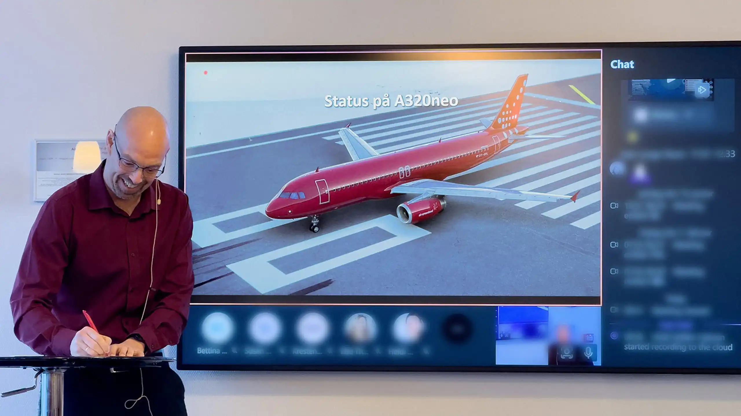 At the monthly employee meeting on 14 February 2025, CEO of Air Greenland, Jacob Nitter Sørensen, signed the lease agreement, attended by employees.