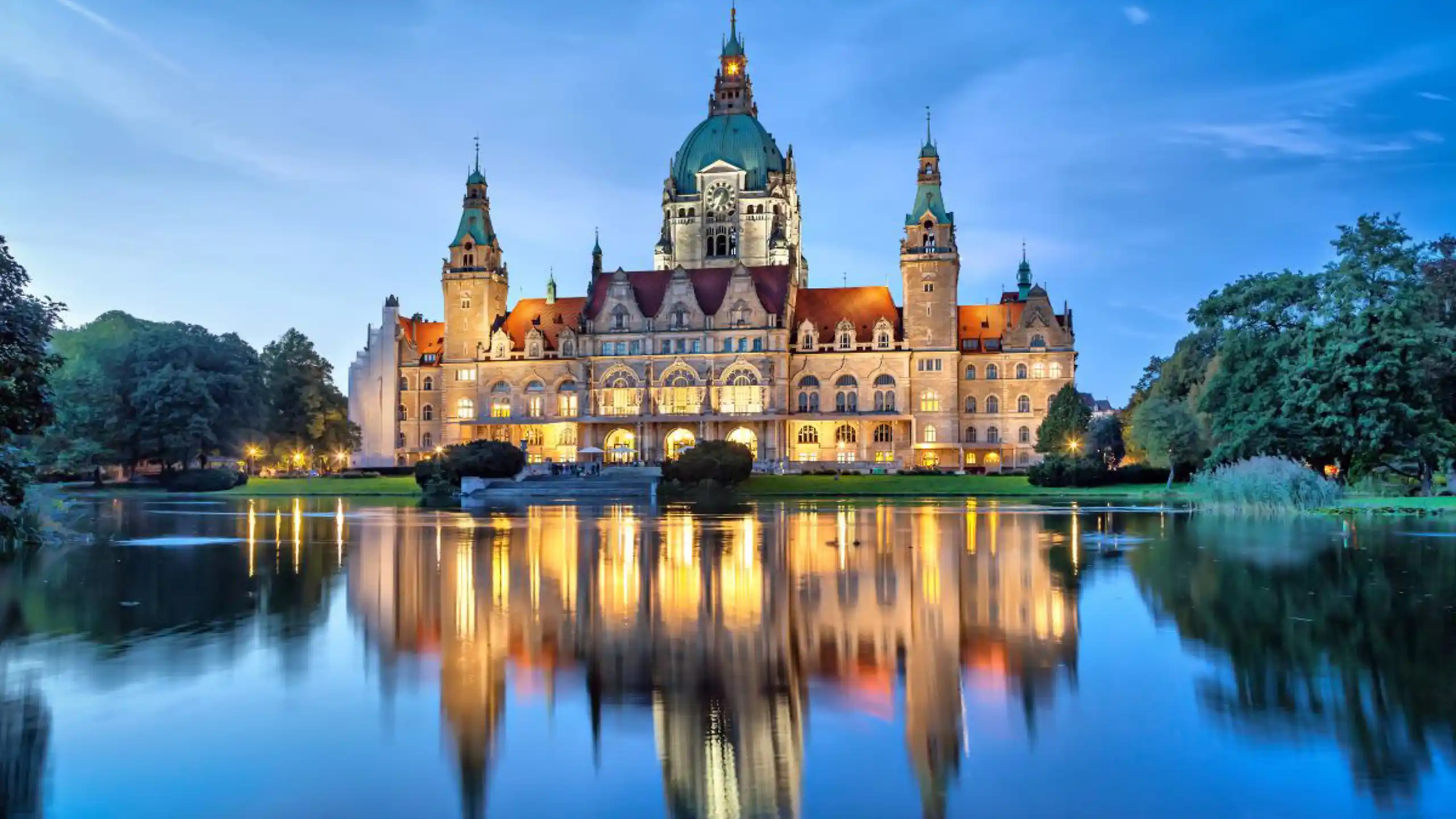 New City Hall Of Hannover In The Evening 2023 11 27 05 10 58 Utc (2)