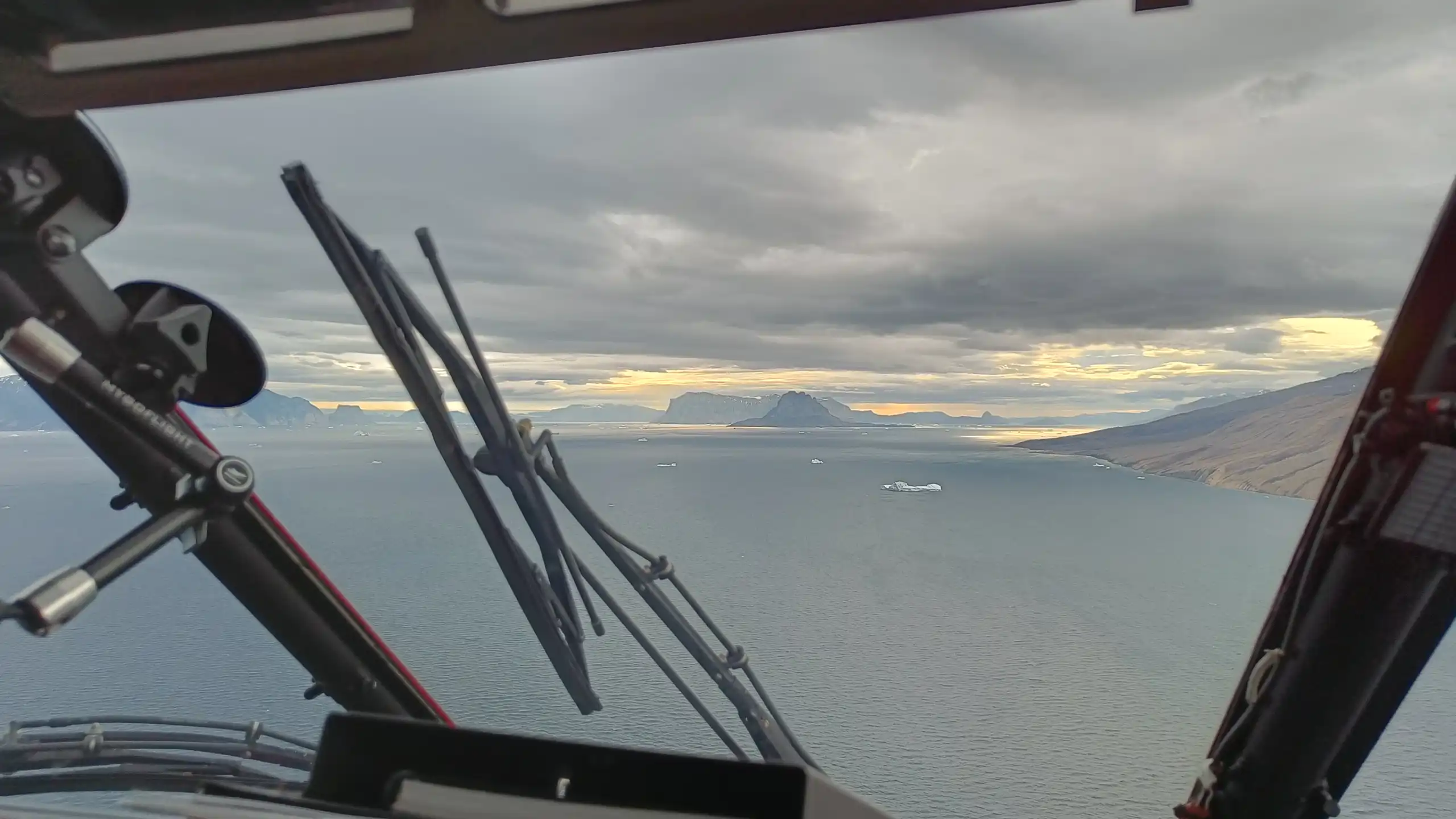 Ataasinngornermi septembarip tallimaani Uummannap kangerluani annaassiniarnerup nalaani H225-mit isikkivik aana, tassanilu Uummannap qaqqaa ilisarnarluartoq ersippoq.
