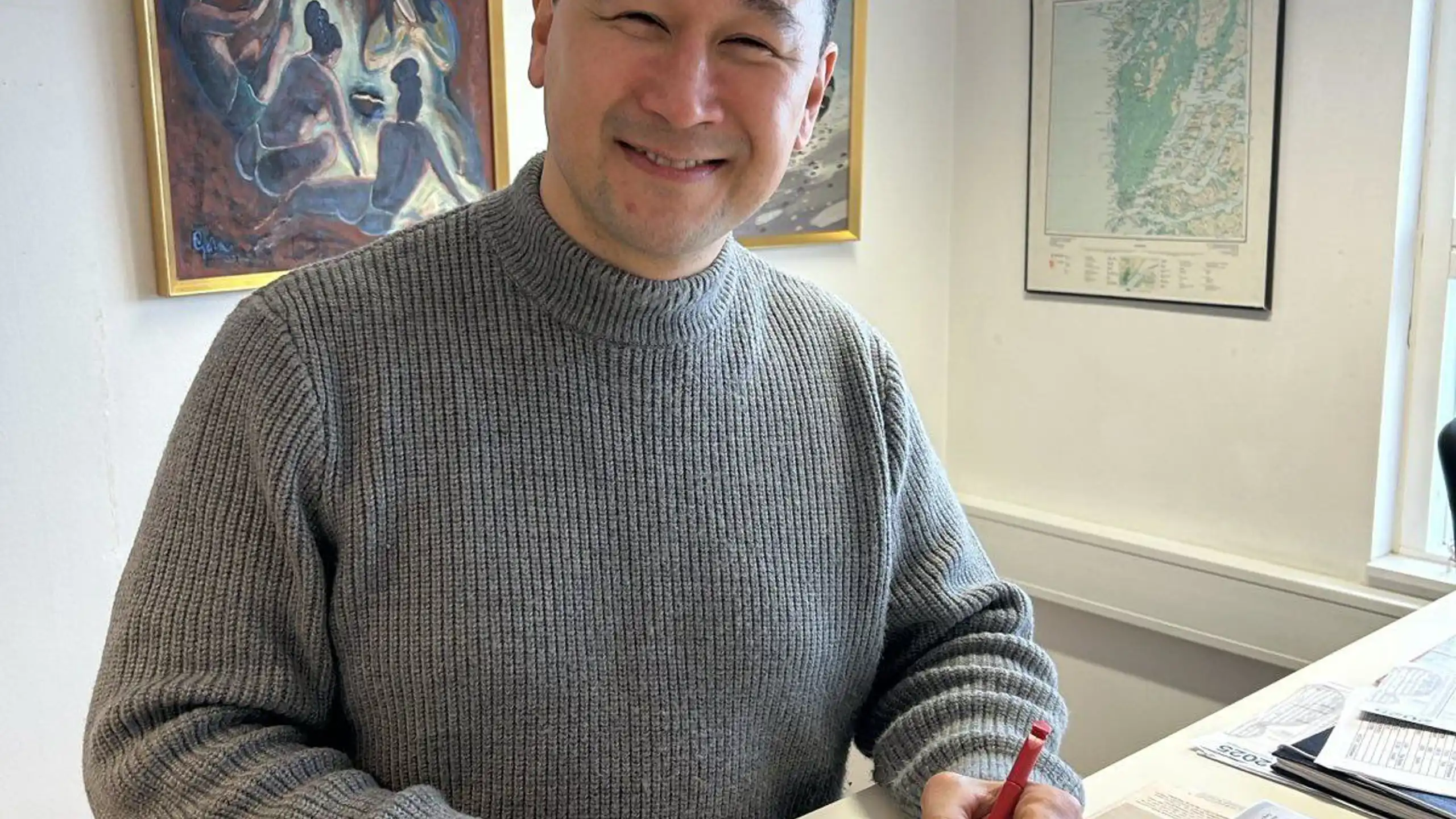 Air Greenland's Chairman of the Board, Malik Hegelund Olsen, signed the lease agreement between Air Greenland and Carlyle